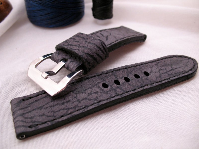 9 Safari grey black stitch